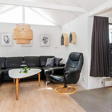 Cozy Holiday In R M With Swimming Pool Holiday home